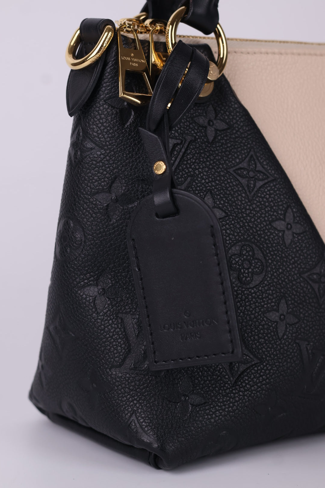 Louis Vuitton V Tote BB Empreinte