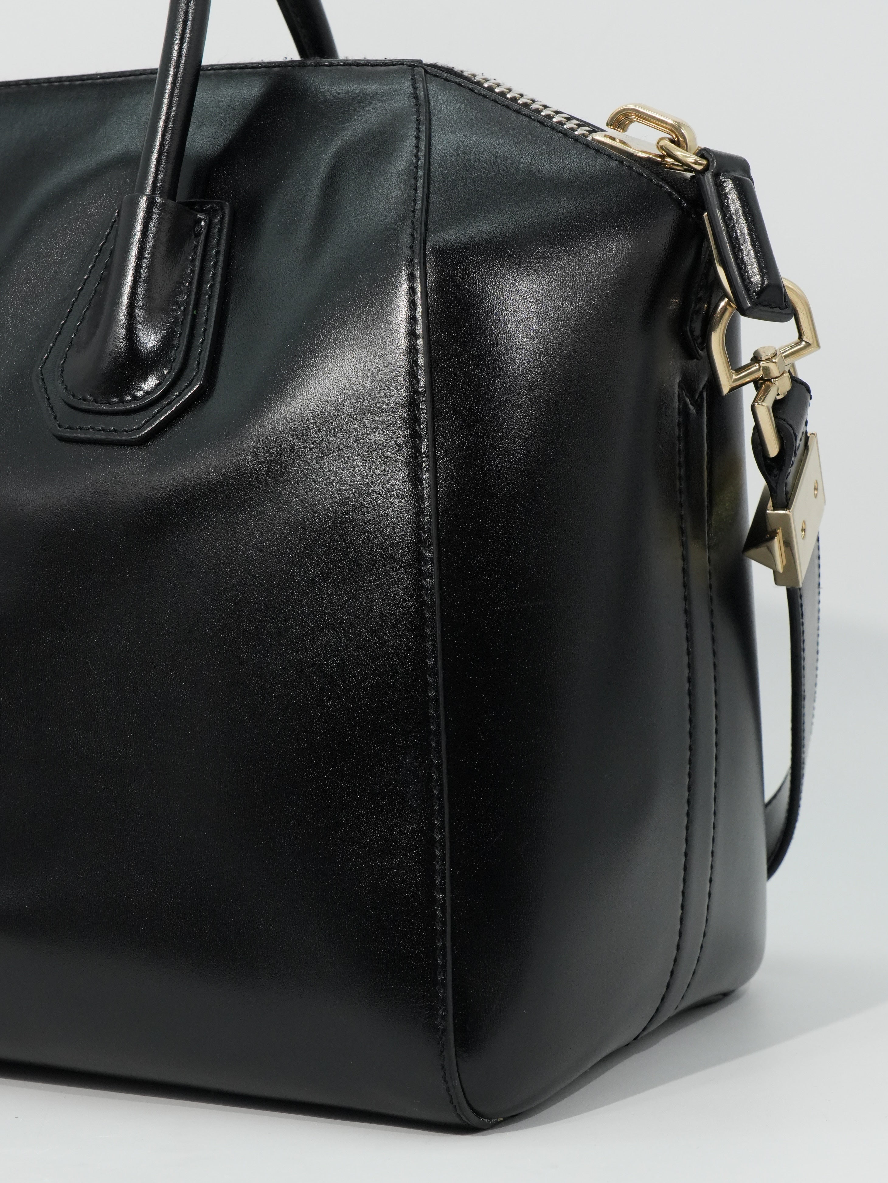 Givenchy Antigona Media