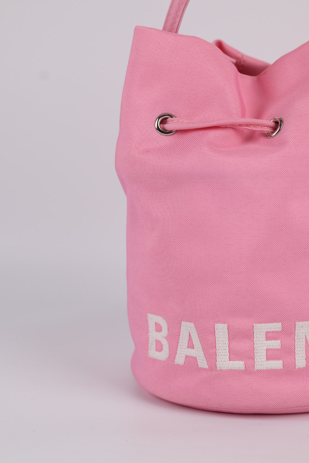 Balenciaga Bucket in Tela