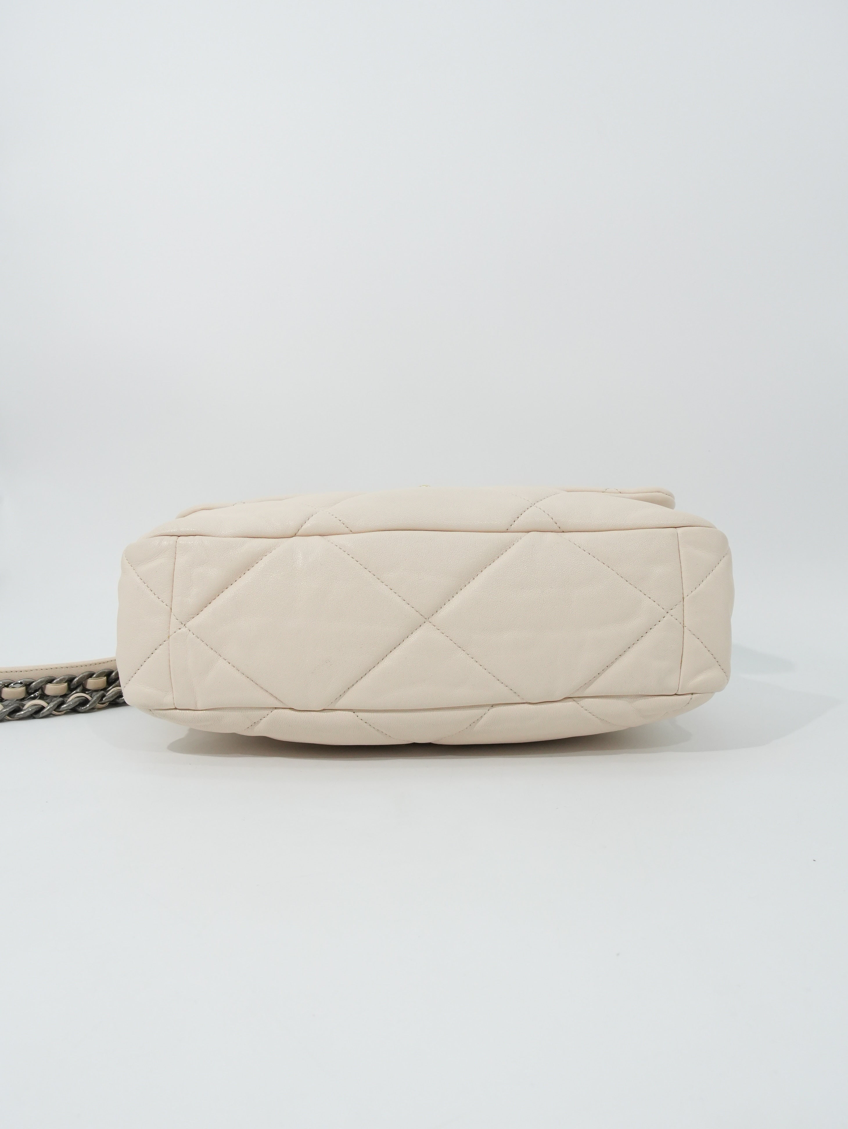 Chanel 19 Large in Pelle d’Agnello