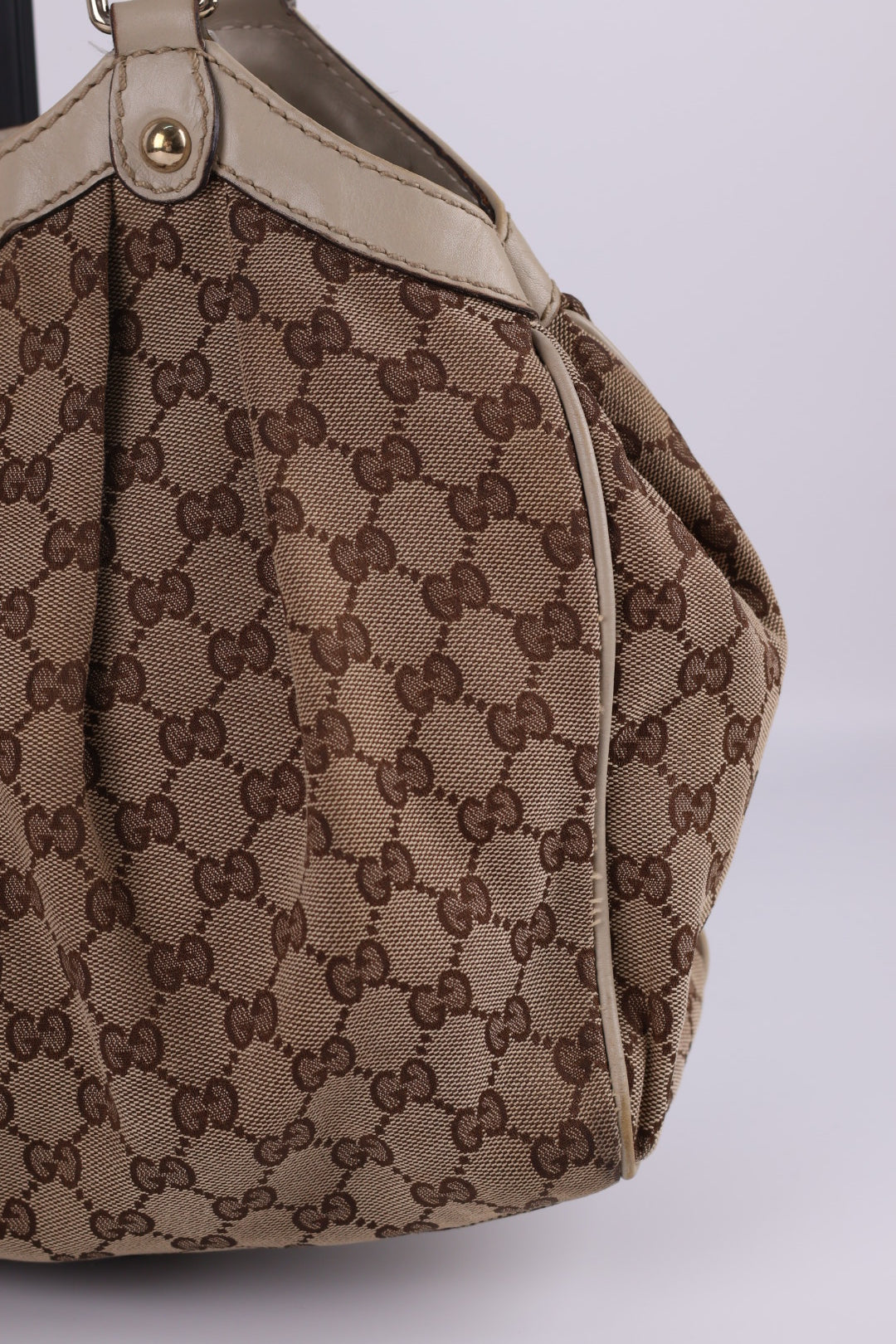 Gucci Sukey Small GG Wave