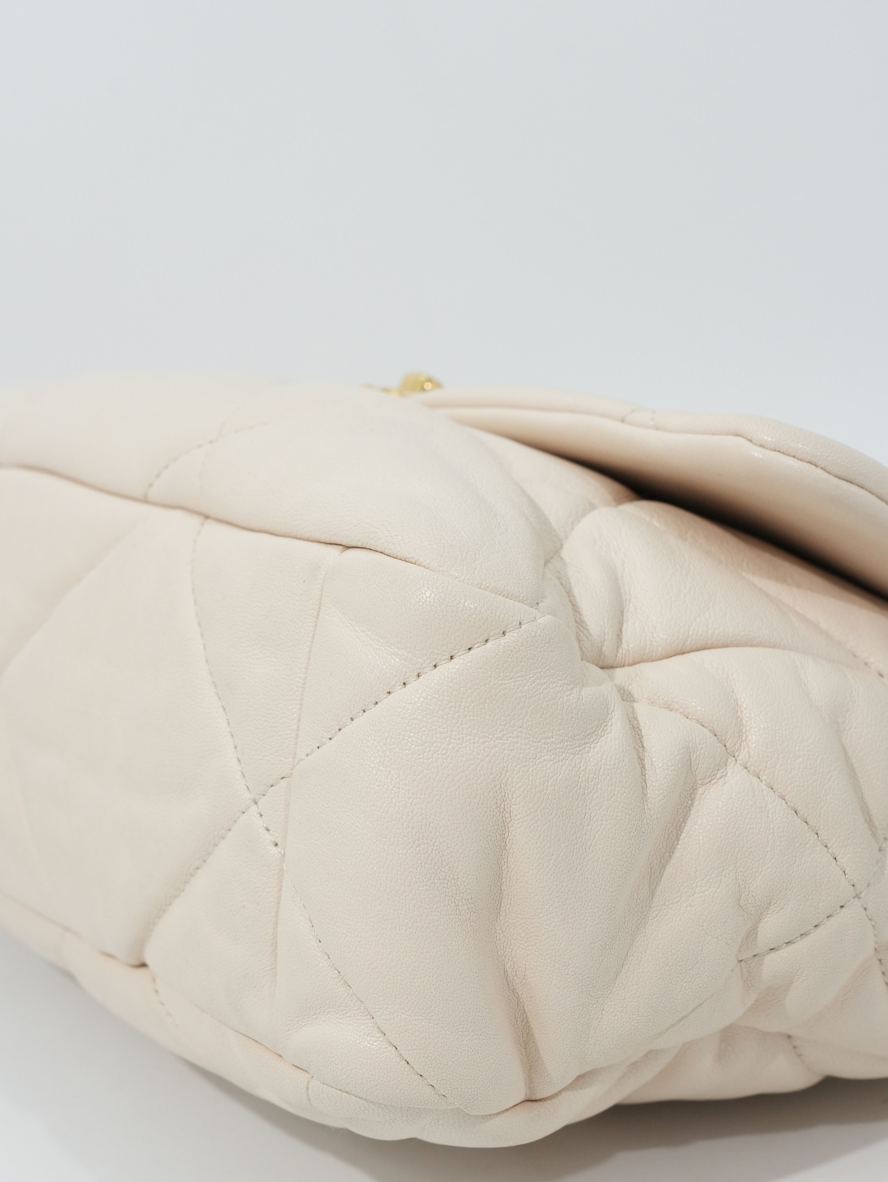 Chanel 19 Large in Pelle d’Agnello