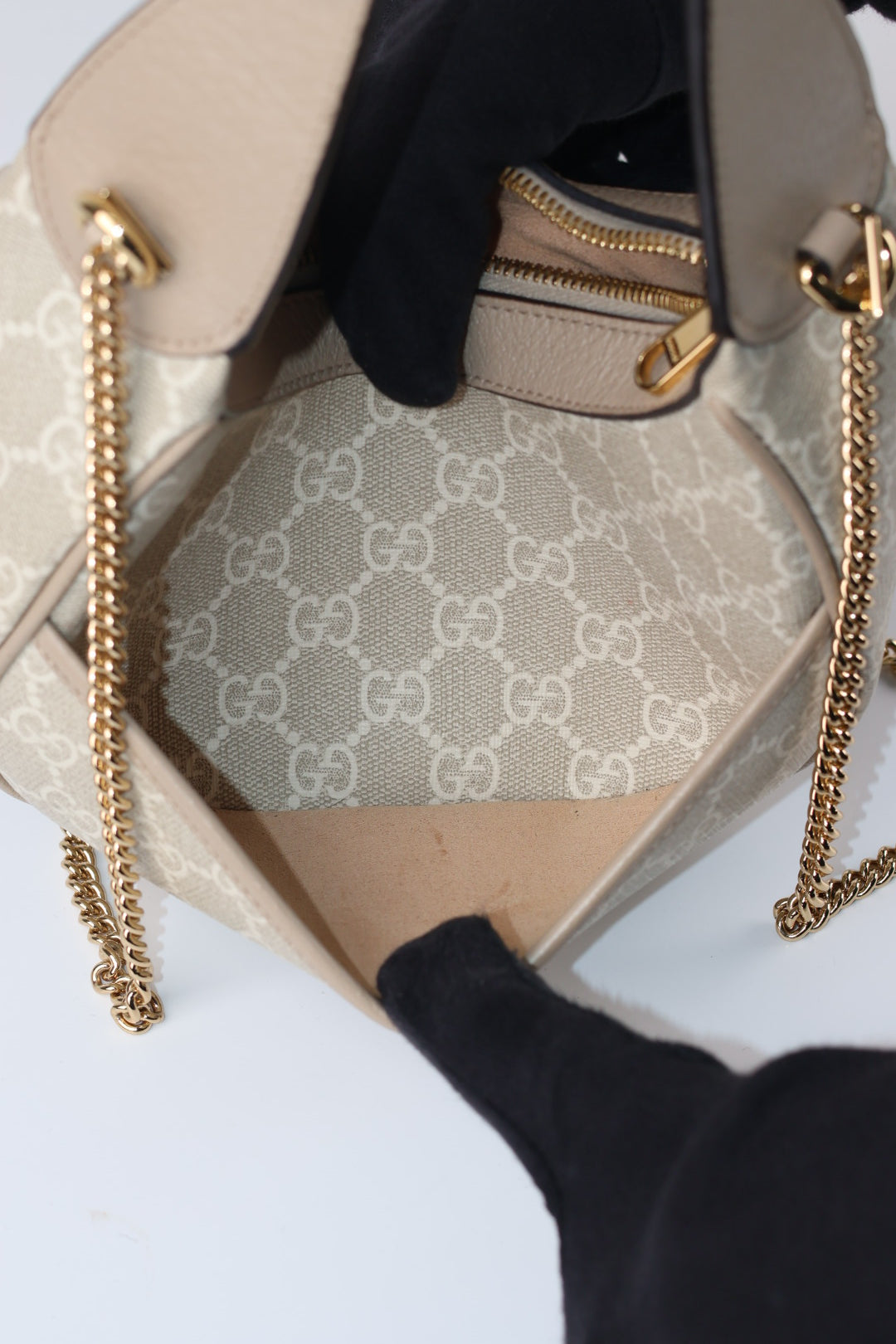 Gucci Hobo GG Supreme