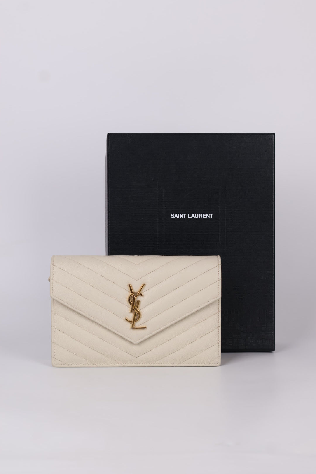 Saint Laurent Envelope Cassandre con Catena