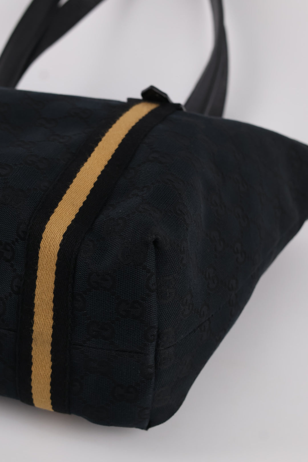 Gucci Tote GG Wave Small