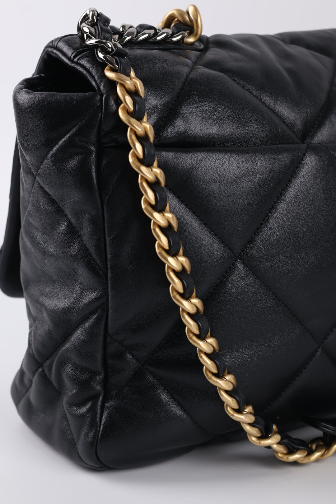 Chanel 19 Large in Pelle