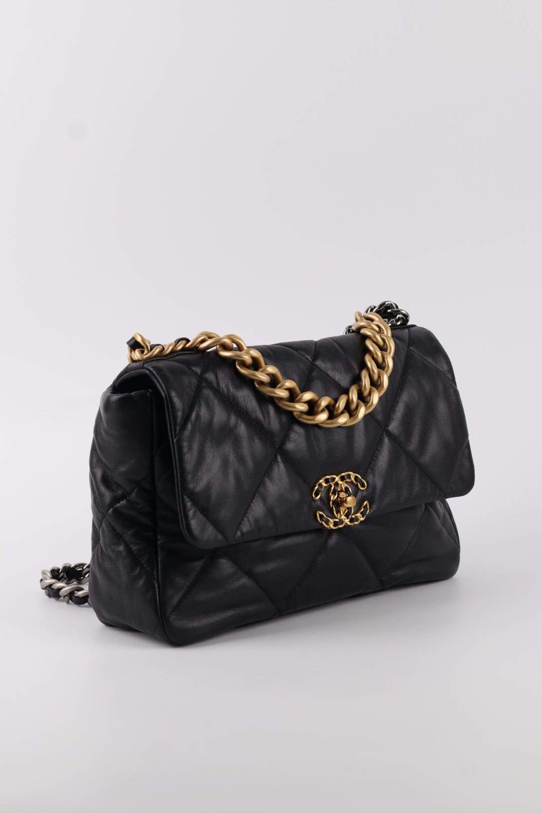 Chanel 19 Media in Pelle