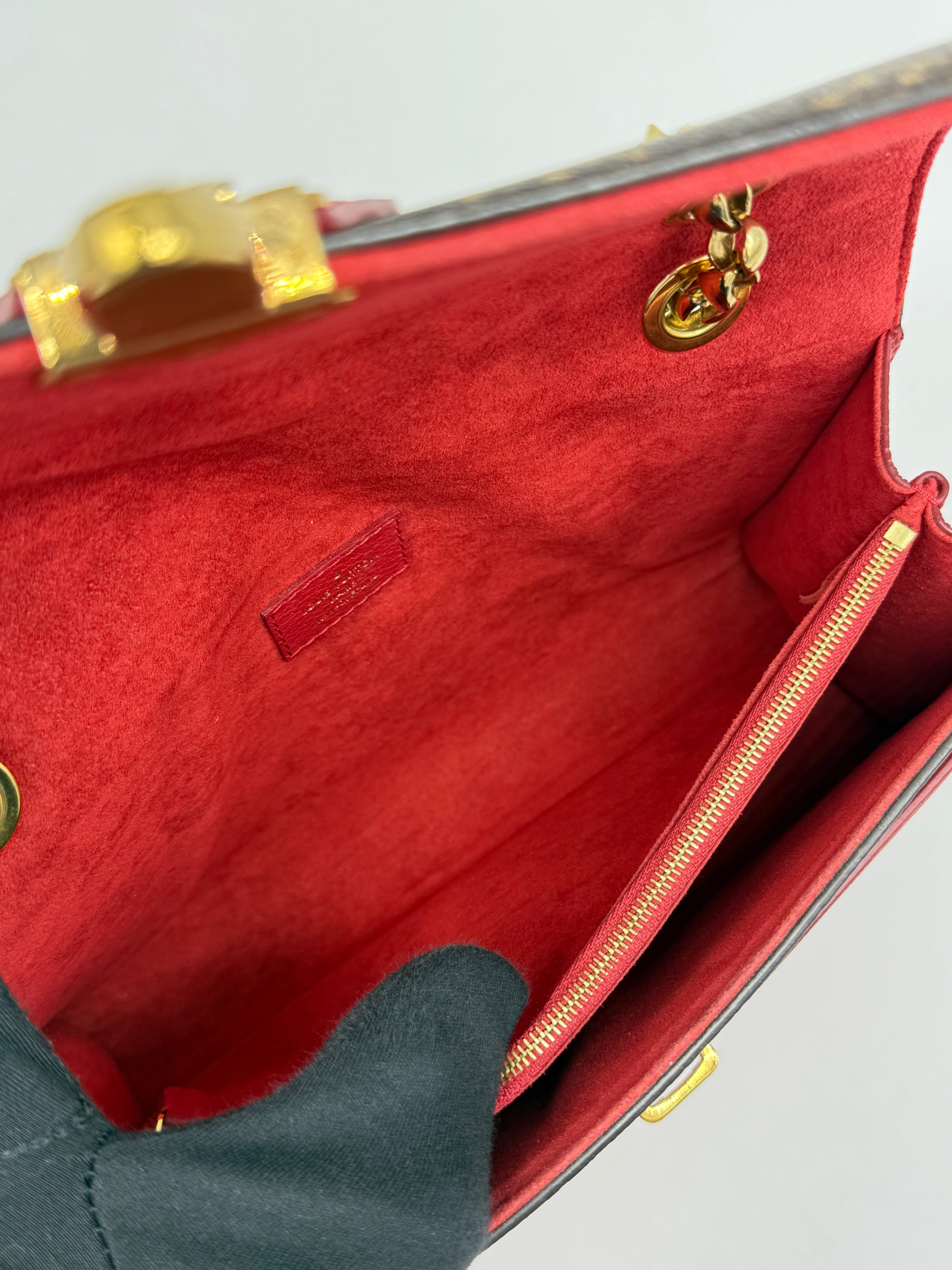 Louis Vuitton Victoire Monogram