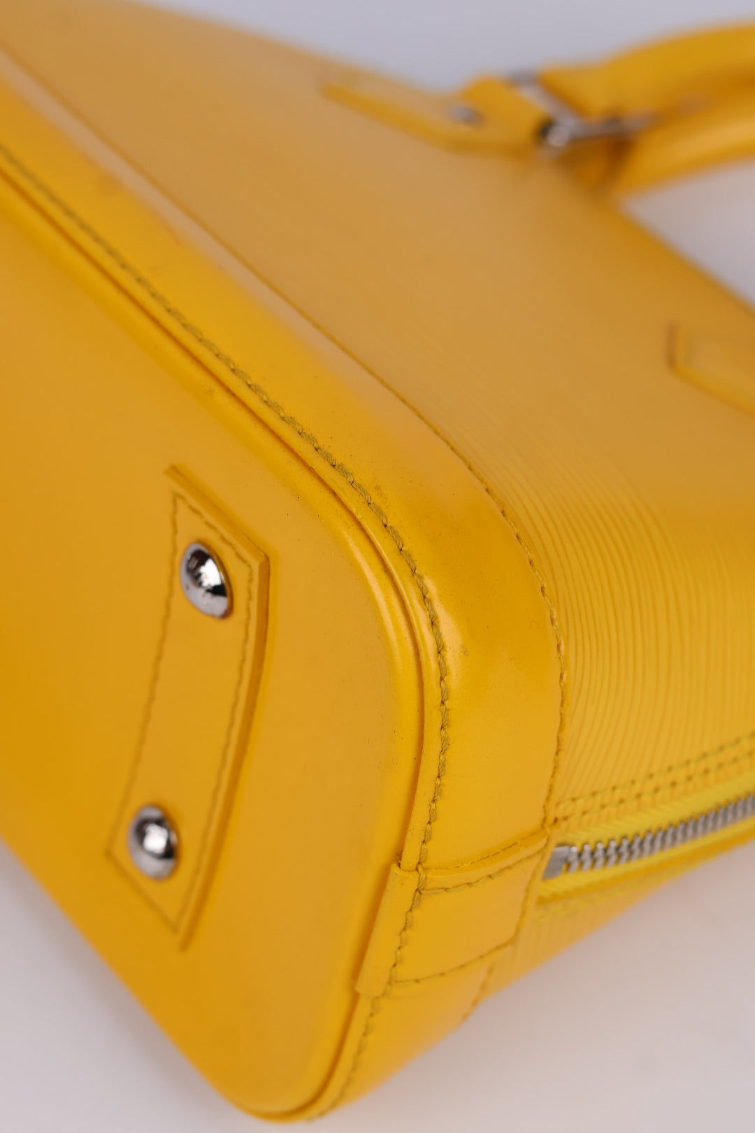 Louis Vuitton Alma BB Epi