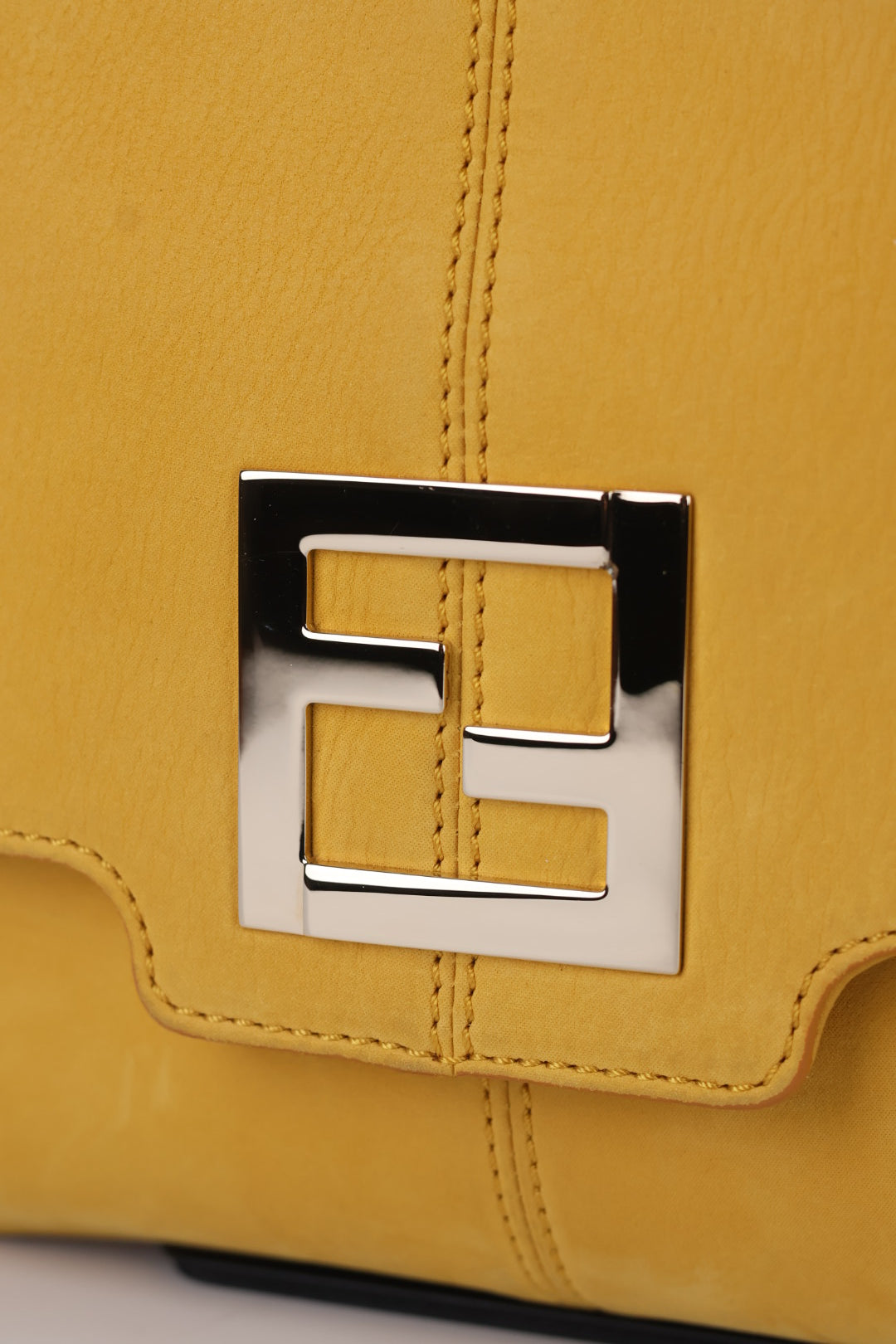 Fendi a Spalla in Suede