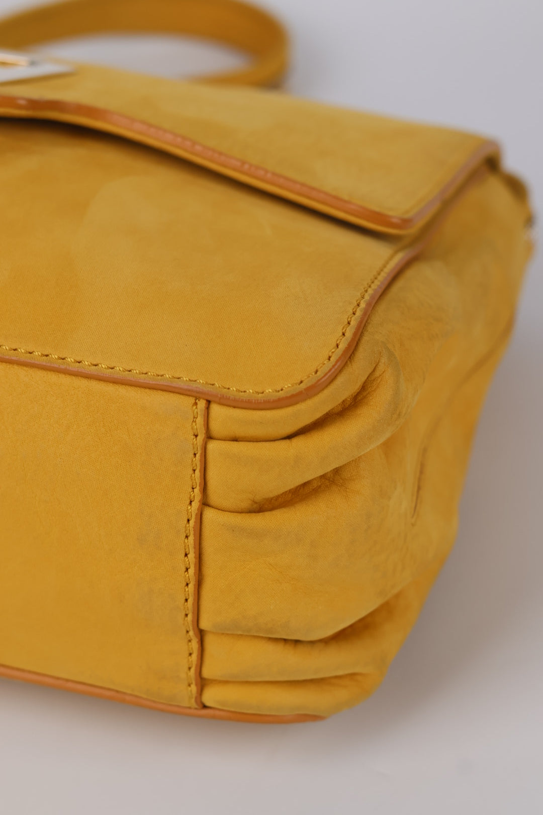 Fendi a Spalla in Suede